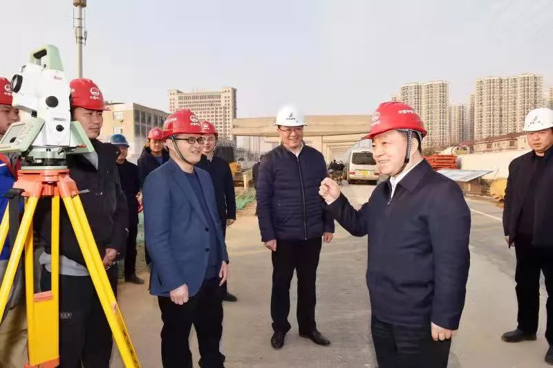 江西省委副書記、代省長(zhǎng)葉建春看望慰問九洲高架東延項(xiàng)目一線職工
