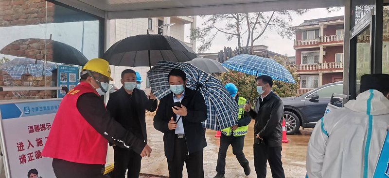 集團(tuán)公司黨委委員、副總經(jīng)理羅輝赴西二環(huán)高速項(xiàng)目檢查疫情防控及項(xiàng)目推進(jìn)工作